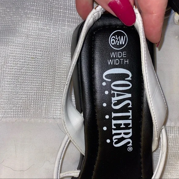 Coasters Flat White Sandals. Size 6.5 W - Picture 4 of 4